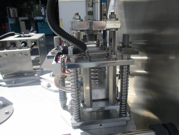 Chun Lai #KIS 900, automatic rotary cup filling and sealing machine - Image 9