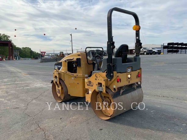 Caterpillar CB34B, Compactor, 4888 hours, S/N: 42300168, 2014 - Image 4