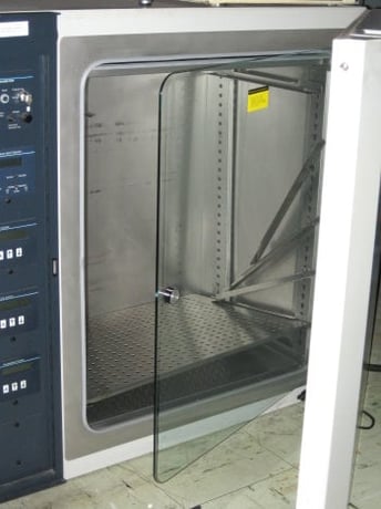 Forma Scientific #3033, Stericult Co2 incubator, 25" W x 20" D x 30" H, 4&deg;C to +45&deg;C, Co2 & right hand - Image 2