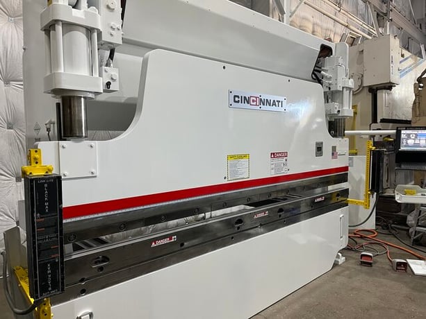 90 Ton, Cincinnati #90CBII, CNC press brake, 12' overall, 126-3/4" between housing, 8" stroke, 7" throat, 15 - Image 1