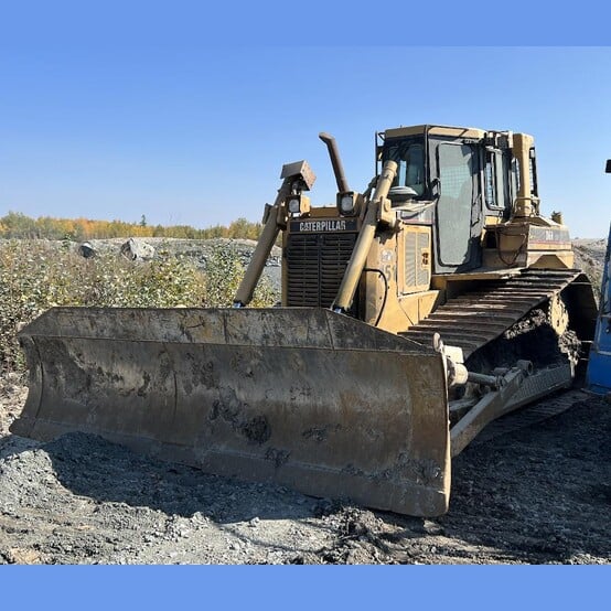 Caterpillar D6R-LGP, Crawler Dozer, 185 HP CAT 3306 engine, 178" wide blade, 7-1/4' track gauge, 19,649 - Image 1