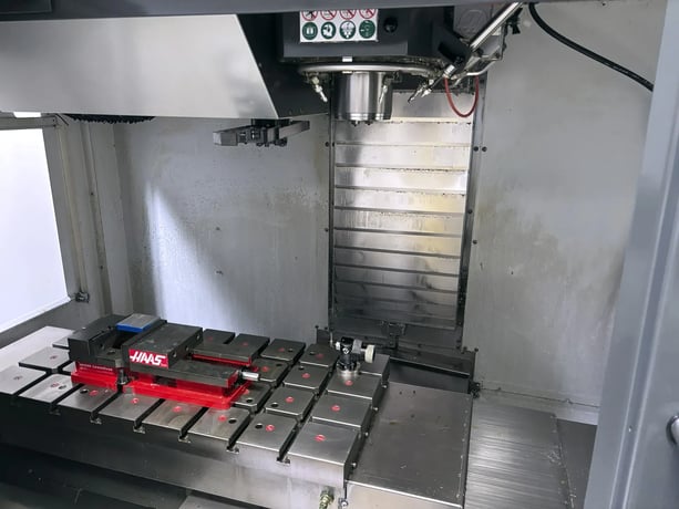 Haas #VM-2, CNC vertical machining center, 30" X, 20" Y, 20" Z, 12000 RPM, 30 HP, #40, 36" x18" table, rotary - Image 2
