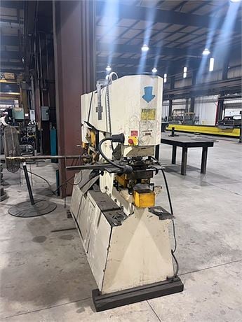 6-1/2" x 6-1/2" x 1/2" Geka #HYD, hydraulic ironworker, 110 ton, 12" throat, 2" stroke, 5 stations, 1997 - Image 3