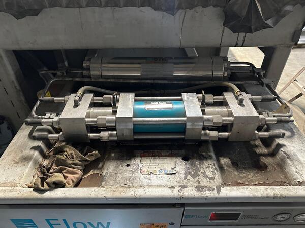 Flow #Mach-3-4020B, Waterjet Cutting System, 87,000 PSI, 6.5' x 13' table, 5-Axis, 2012 - Image 10