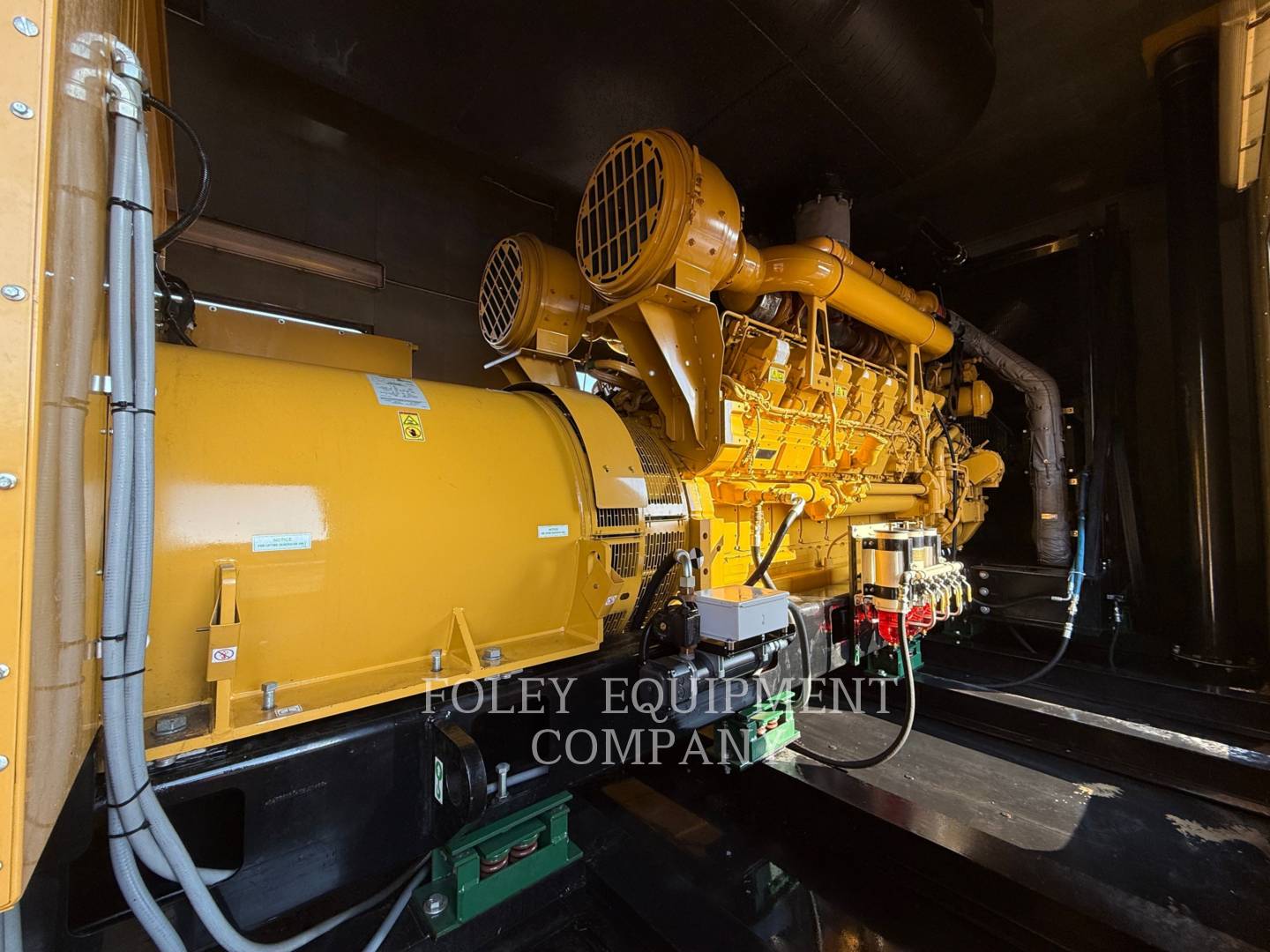 2000 KW Caterpillar #3516C, diesel generator set, sound enclosure w/ fuel base tank, 480 Volts, EMCP4.2 - Image 4