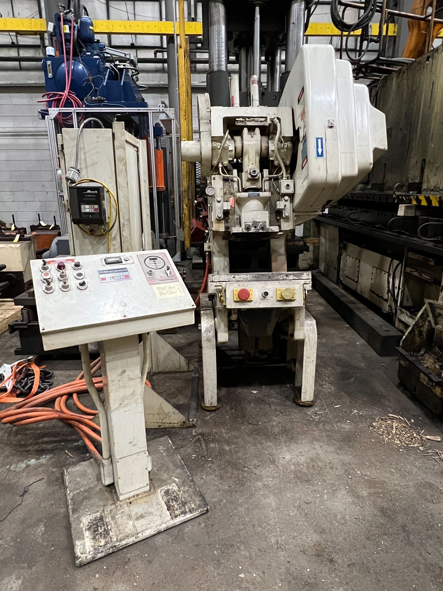 35 Ton, Bliss #C-35, flywheel OBI press, 3" stroke, 10.75" Shut Height, 2.5" adj., 26.5" x 17" bed, 120 SPM - Image 2