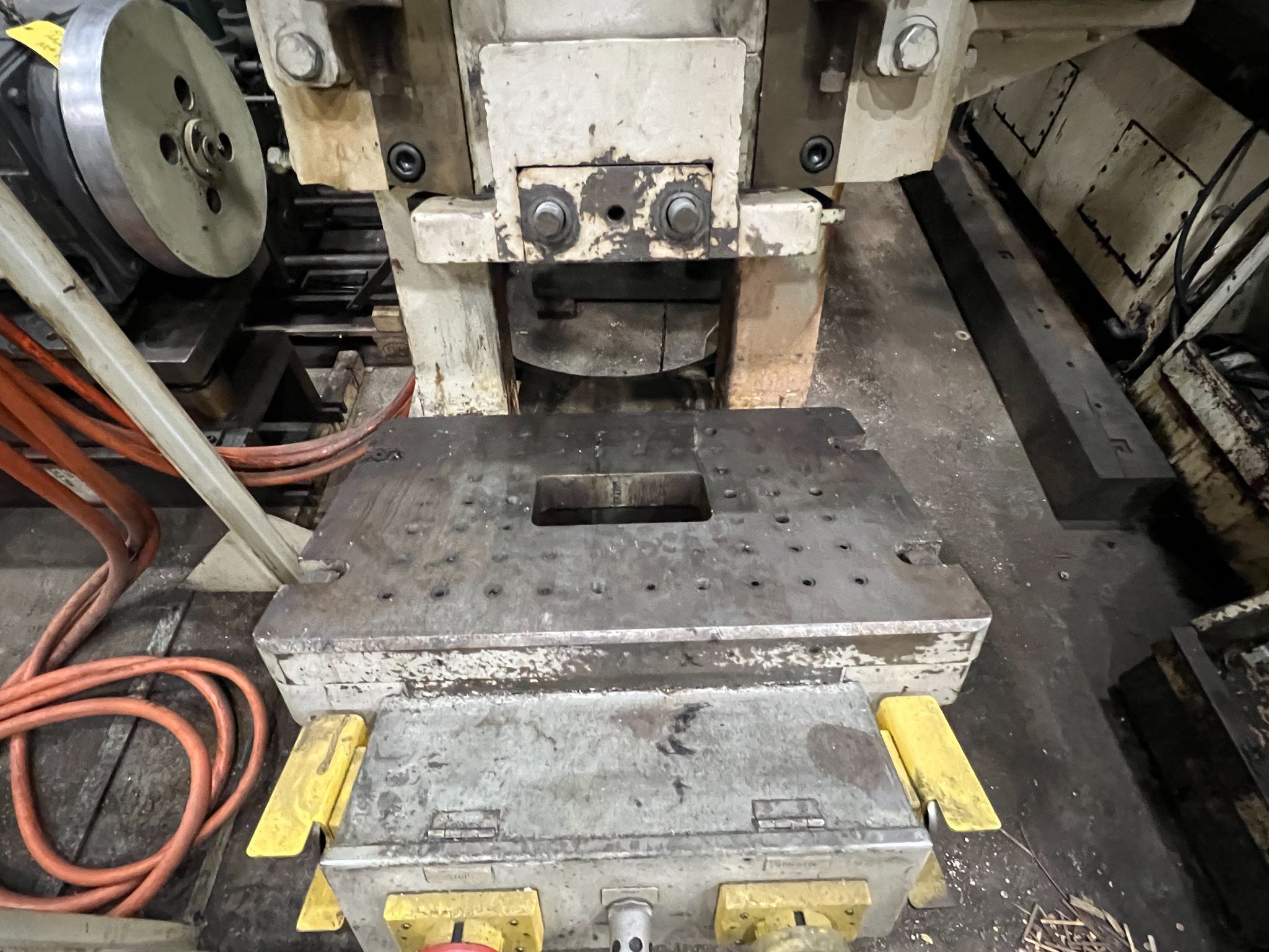 35 Ton, Bliss #C-35, flywheel OBI press, 3" stroke, 10.75" Shut Height, 2.5" adj., 26.5" x 17" bed, 120 SPM - Image 6
