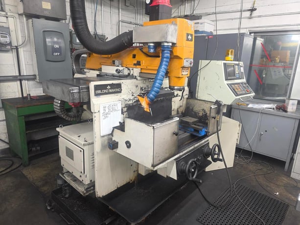 LeBlond Makino #RMC-55, Vertical Machining Center, 21.6" X, 12.6" Y, 13.8" Z, CT40, Fanuc OM, 7.5 HP, 1991 - Image 2
