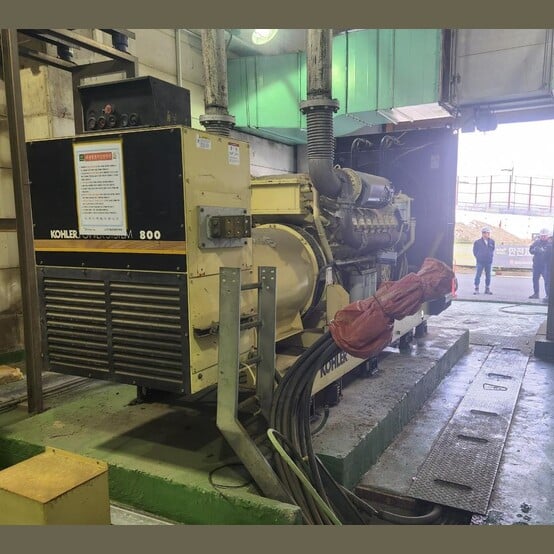 800 KW Kohler #800ROZD4, diesel generator set, Detroit Diesel/MTU 16-cyl engine, radiator equipped, <50 - Image 2