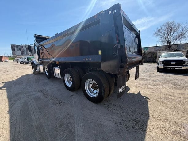 Volvo #VNR300, tri axle dump truck, diesel, 13 speed automatic transission, tarp system, 2023 - Image 3