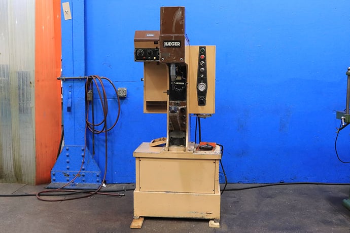 6 Ton, Haeger #HP6-B, hydraulic insertion press, 8.5" stroke, 18" throat, 3/8"-8.5" vertical upstroke - Image 1