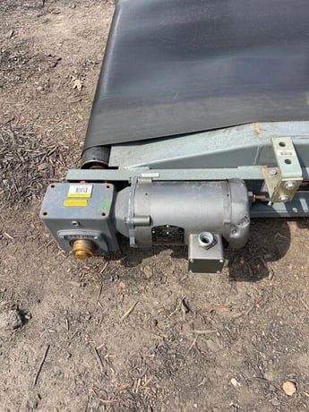 33-3/4" wide x 144" long Longitudinal Groove Belt Conveyor, 0.5 HP Baldor motor, 1725 RPM - Image 4