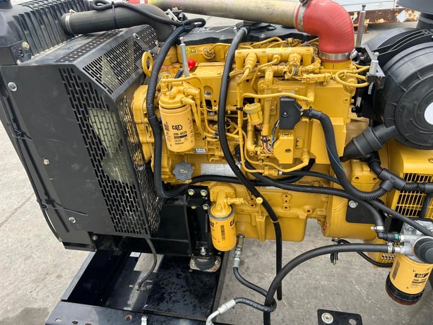 100 KW Caterpillar #LC3014F, Diesel Generator Set, 120/208 Volts, 3362 HP @ 1800 RPM CAT C4.4 Acert engine - Image 9