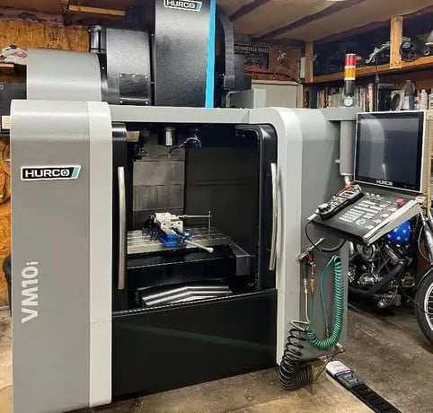 Hurco #VM10i, 3-Axis, 26" X, 16" Y, 20" Z, 10000 RPM,, 20 automatic tool changer, rigid tap, swept surface - Image 1