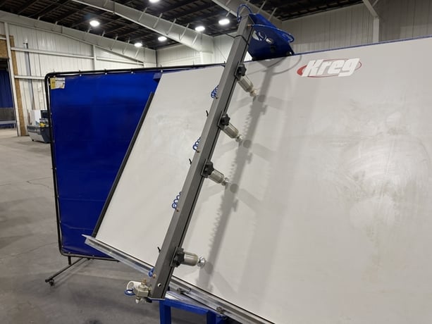 Kreg #KFT4X8, 4' x 8' face frame assembly table, pneumatic, sliding over-beam w/ 4 clamping cylinders - Image 4