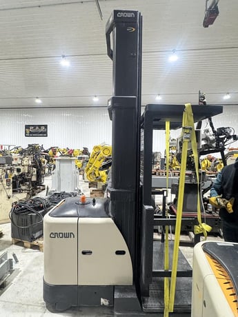 3,000 lb. Crown #SP3520-30, Electric Order Picker, 24V, 48" Width, 6.5 MPH, 2016 - Image 3