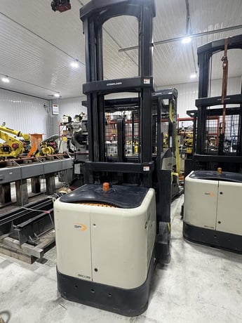 3,000 lb. Crown #SP3520-30, Electric Order Picker, 24V, 48" Width, 6.5 MPH, 2016 - Image 4