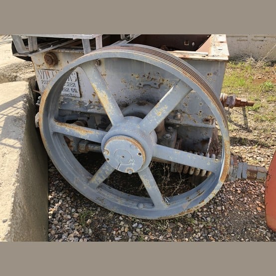 24" x 33" Williams, single roll crusher, spare roller liners - Image 2