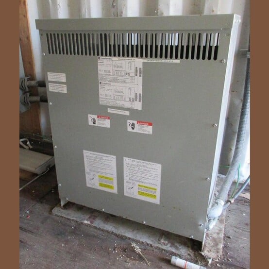 112.5 KVA 600 Primary, 208/120 Secondary, General Electric #9T83K3895, Dry Type Transformer 3 Phase - Image 1