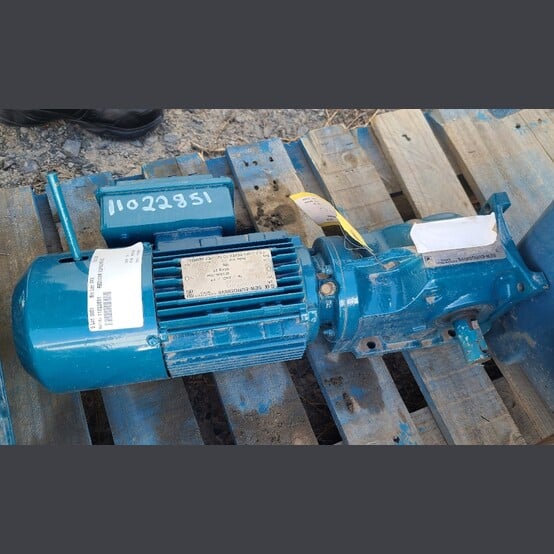 0.75 HP 1700 RPM Sew-Eurodrive #K37A, Gearmotor, 58.60:1 Ratio, 3 phase, 330/575 Volts - Image 3