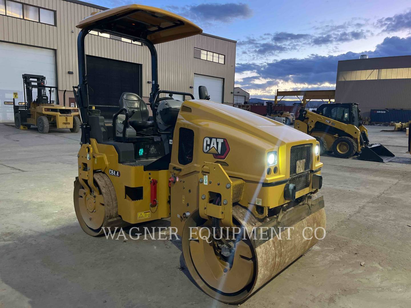Caterpillar CB4.403, Compactor, 560 hours, S/N: 65100426, 2025 - Image 2