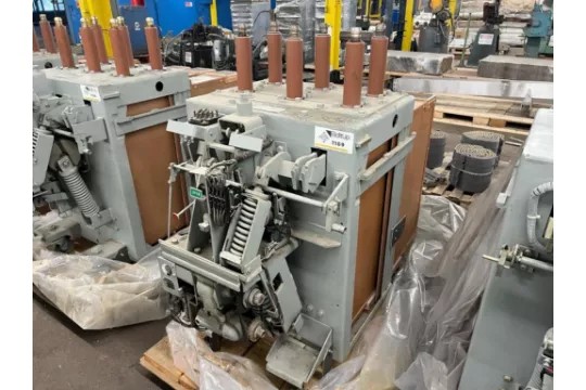 1200 Amps, General Electric, am-13.8- 500-3ml, Magne-Blast Circuit Breaker 13.8kV ML-11B - Image 2