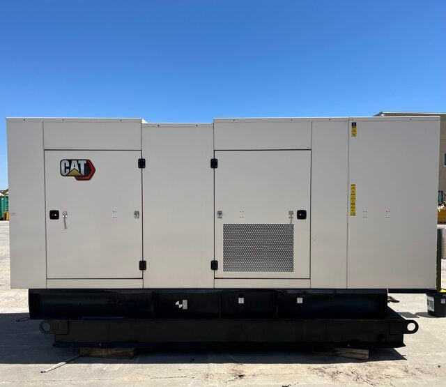 300 KW Caterpillar #C9, Diesel Generator Set, 480 Volt, 1800 RPM, 600 amp circuit breaker, EMCP 4.2 control - Image 1