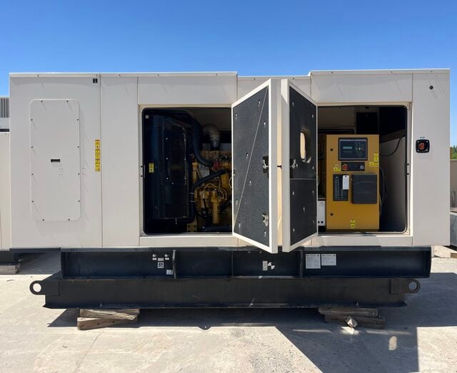 300 KW Caterpillar #C9, Diesel Generator Set, 480 Volt, 1800 RPM, 600 amp circuit breaker, EMCP 4.2 control - Image 2