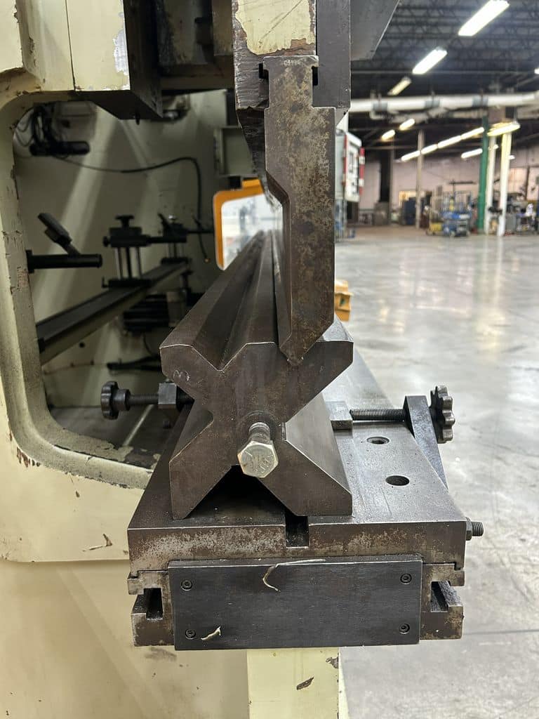 330 Ton, U.S. Industrial #US33013ACR, CNC hydraulic press brake, 13' overall, 118" between housing, 30 HP - Image 10