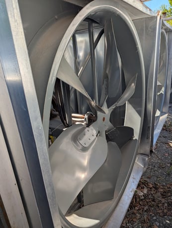 72000 cfm Loren Cook 600XLWH, wall mounted fans, belt driven, 15 HP (21 available) - Image 1