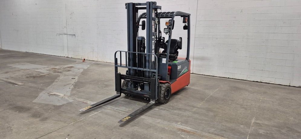 3200 lb. Heli #CPD20SQ, 3-wheel battery powered forklift, 48V., 185" lift height, 3 stage, 4 way, side shift - Image 2