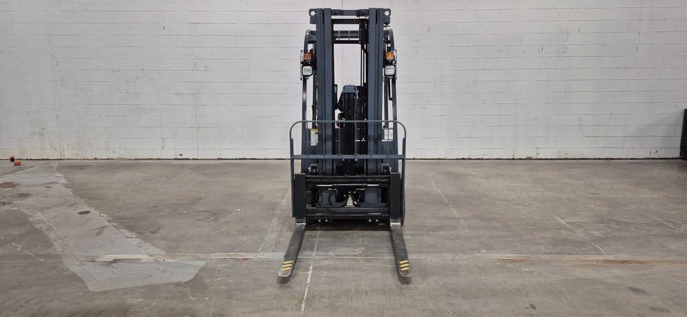 3200 lb. Heli #CPD20SQ, 3-wheel battery powered forklift, 48V., 185" lift height, 3 stage, 4 way, side shift - Image 3