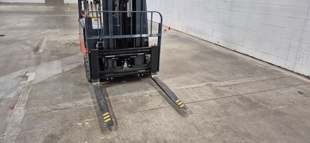 3200 lb. Heli #CPD20SQ, 3-wheel battery powered forklift, 48V., 185" lift height, 3 stage, 4 way, side shift - Image 5