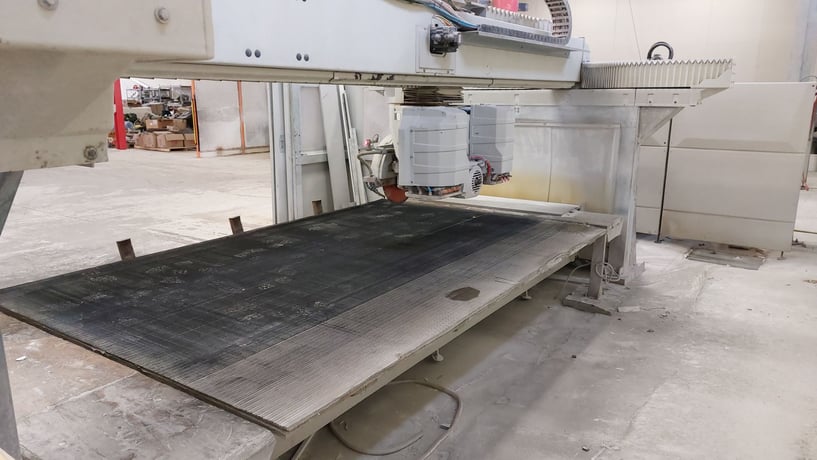 Denver #Technica, 5-Axis CNC bridge saw, camera system, hydraulic tilting table, 370° head rotation, 2018 - Image 5