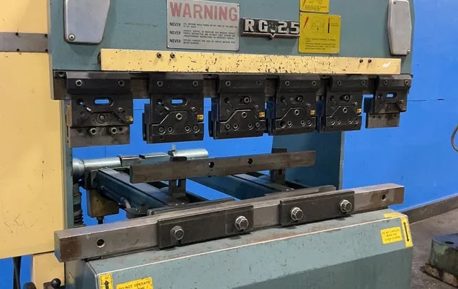 25 Ton, Amada #RG-25, Hydraulic Press Brake, 2 HP, 230/460 V., 1986 - Image 10