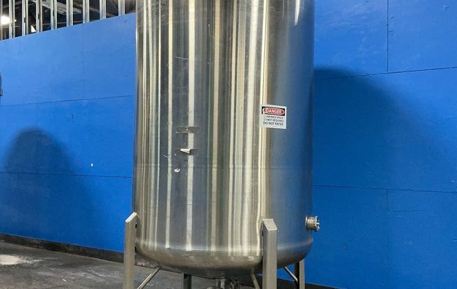 1,700 gallon Stainless Steel Tank, 74" diameter x 150" OAH - Image 1