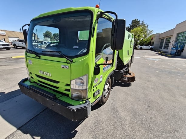 Schwarze #SuperVac-Galeforce, road broom truck, 77350 miles, fair shape, 2022 - Image 2