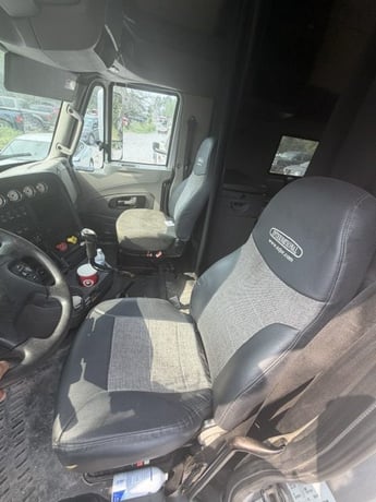 International #ProStar, Class 8 Sleeper Semi Tractor, Tandem Axle, Air Ride, 689,057 mi, 2014 - Image 3