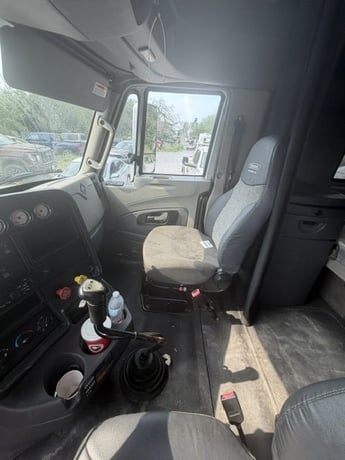 International #ProStar, Class 8 Sleeper Semi Tractor, Tandem Axle, Air Ride, 689,057 mi, 2014 - Image 5