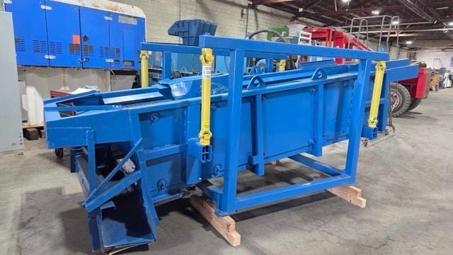 BM & M 4x12 2 deck flat rotary screen for scalping & sizing - Image 2