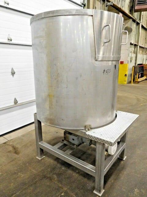 200 gallon HB Metal Manufacturing, Stainless steel bottom agitated feeder tank, 1/2 HP Leeson motor - Image 3