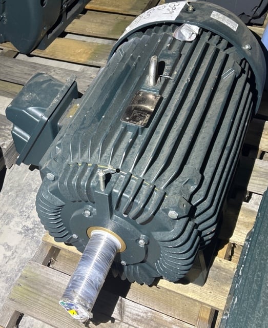 100 HP 1800 RPM Toshiba, Frame 405T, TEFC, BB, 1.15 service factor, 460 Volts, New Surplus (6 Available) - Image 2