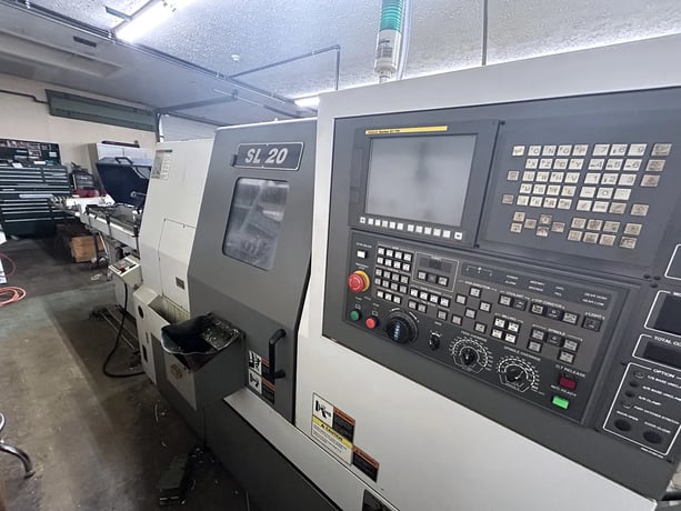 Samsung #SL20, CNC lathe, 17.7" swing, 8" chuck, 3" bore, 11.8" dia., 20.47" lgth, 4000 RPM, 25 HP, Fanuc - Image 1