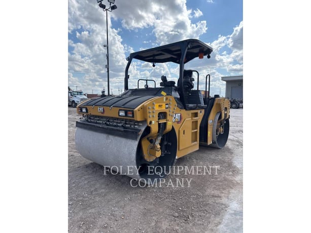 Caterpillar CB15-01O, Compactor, 772 hours, S/N: M9401119, 2023 - Image 1