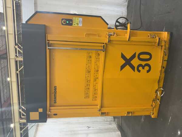 Bramidan #X30, vertical baler, 43" x 26" feed opening, 25 second cycle time, 5.5 HP, e-stop, 2013 - Image 2