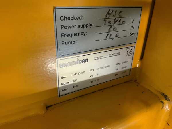 Bramidan #X30, vertical baler, 43" x 26" feed opening, 25 second cycle time, 5.5 HP, e-stop, 2013 - Image 8