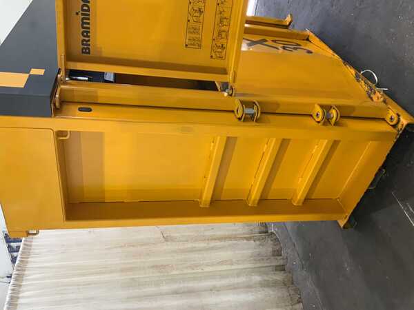Bramidan #X30, vertical baler, 43" x 26" feed opening, 25 second cycle time, 5.5 HP, e-stop, 2013 - Image 10