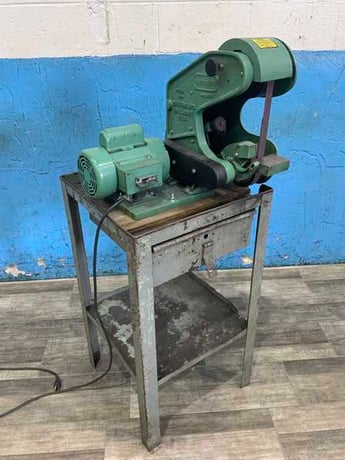 1" x 42" Burr King #562, vertical belt grinder, 5-1/2" throat, positive belt tracking, 3 wheels, pedestal - Image 1