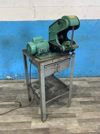 1" x 42" Burr King #562, vertical belt grinder, 5-1/2" throat, positive belt tracking, 3 wheels, pedestal - Image 8