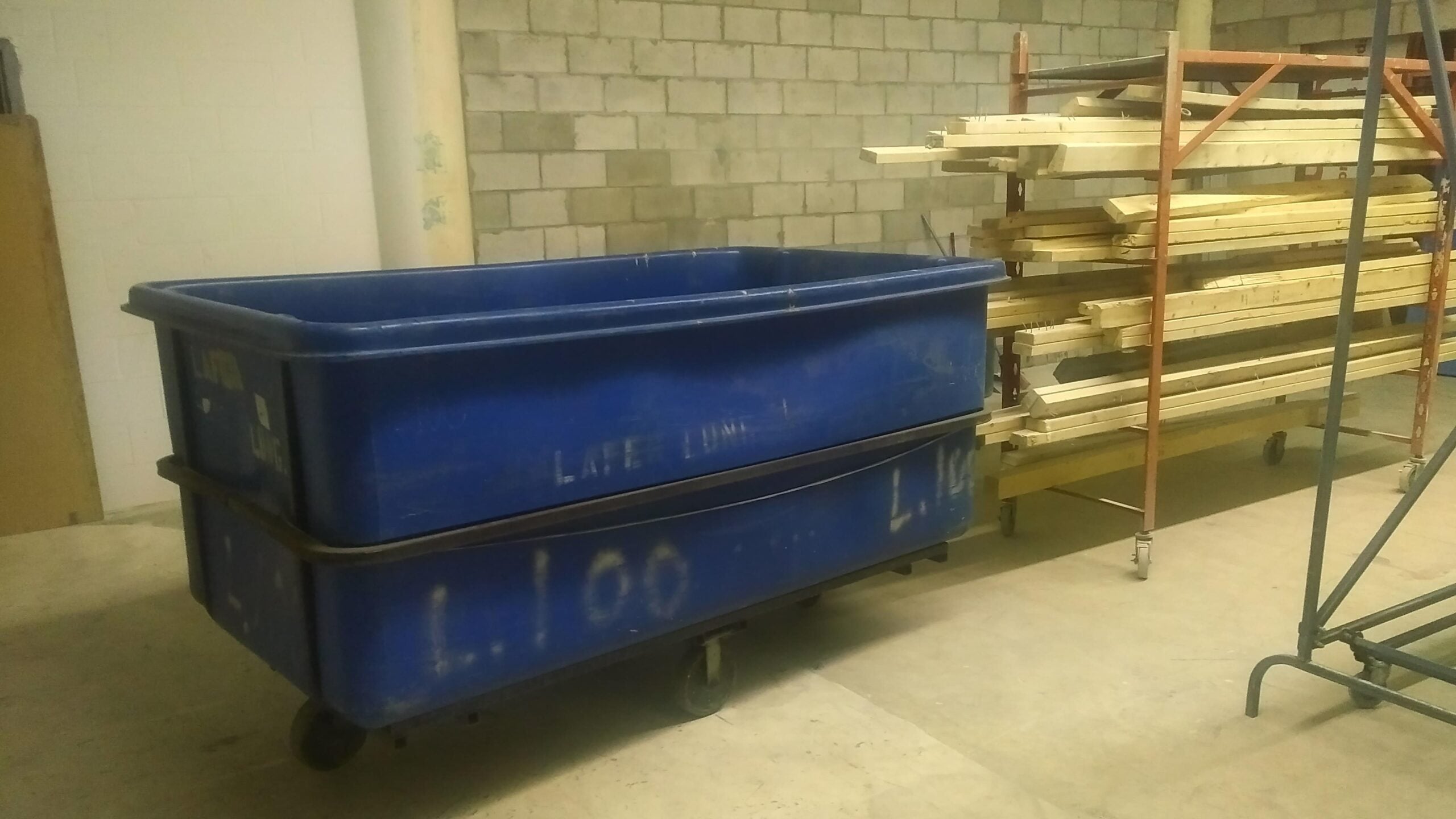 4' x 8' x 55" H rolling industrial bins, polypropylene, 2 ton capacity, 8" swivel casters - Image 2